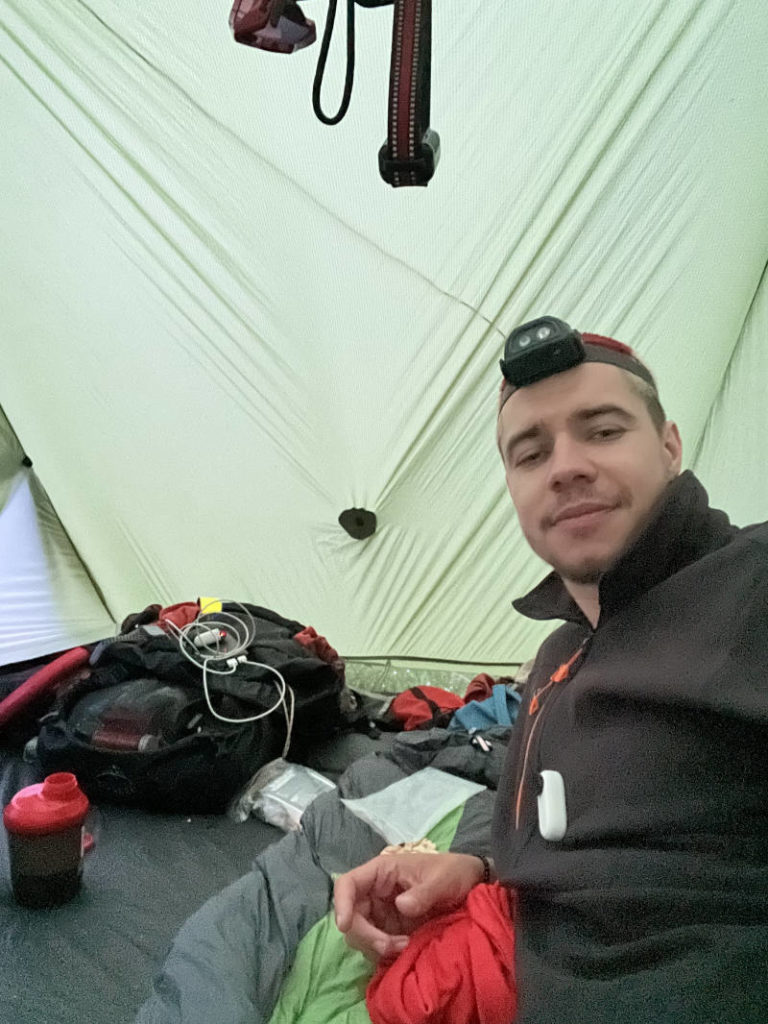 Elektro výbava – kamera, čelovka, powerbank